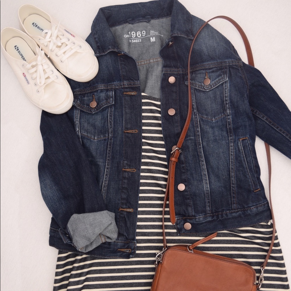 Like new Gap Denim Jacket medium